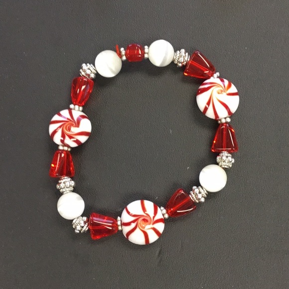 Peppermint Candy Beaded Bracelet and earrings set - Picture 6 of 7